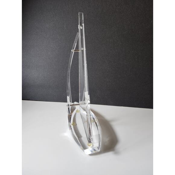 Lucite - Picture 3 of 9